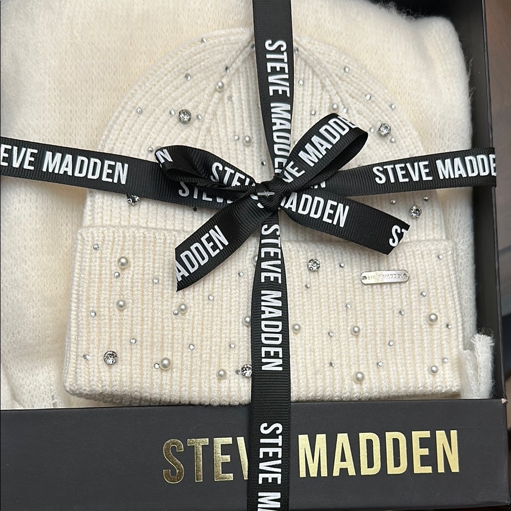 Steve Madden Cream Sweater with Chunky Knit and Sparkling Embellishments